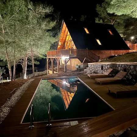 Chalet Panurlawoodenhouse Oezel Havuz& Sauna Mavi